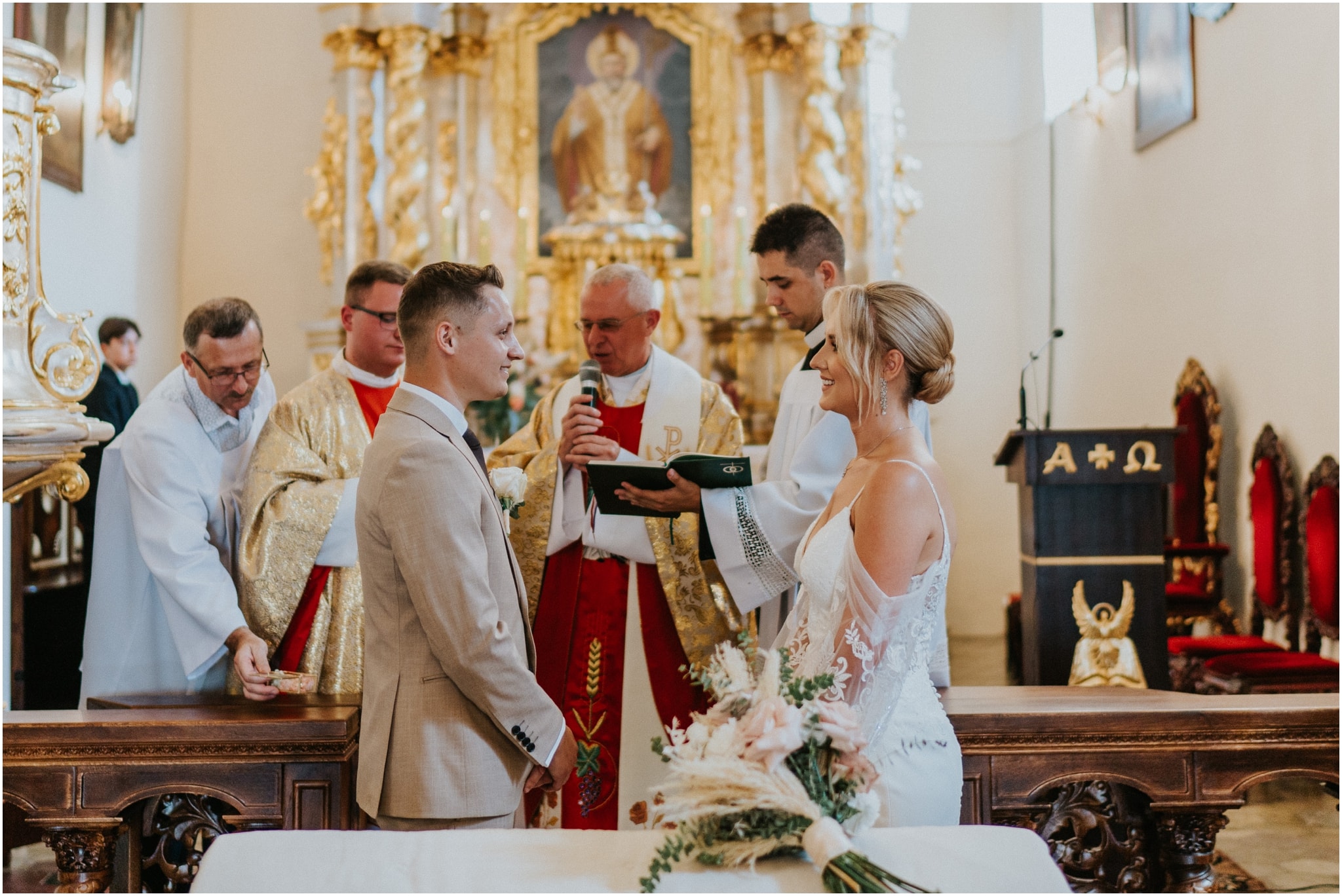Para młoda podczas ceremonii - Fotografia Ślubna Willa Poprad